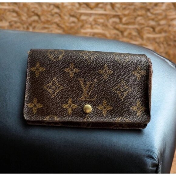 LOUIS VUITTON Porte Monnaie Tresor Monogram Wallet - Picture 1 of 11